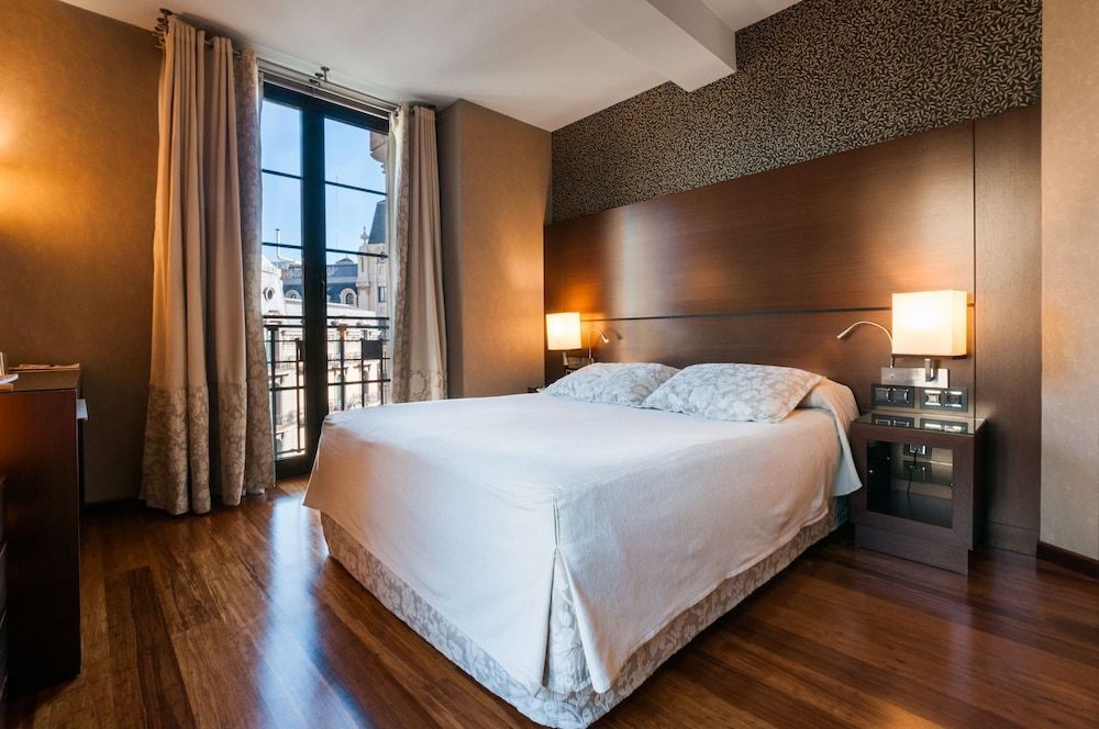 Hotel Colonial Barcelona - Image 3