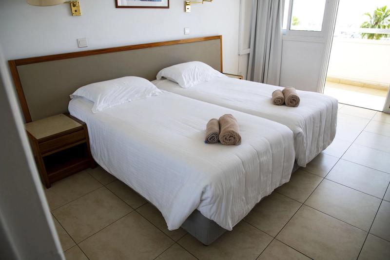 Sun Hall Beach Hotel Apts - Image 4