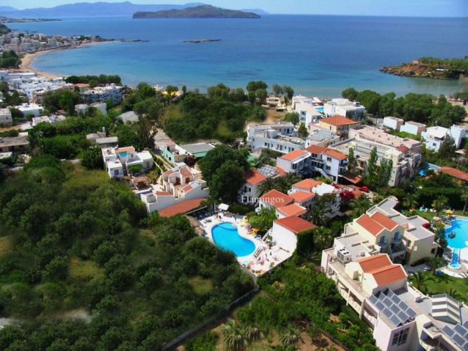 Flamingos Hotel ligger nær sandstranden utenfor Chania på Nord-Kreta.