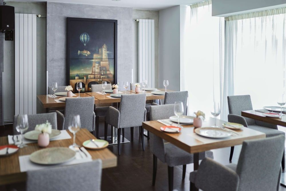 Belgrade Art Hotel - Image 3