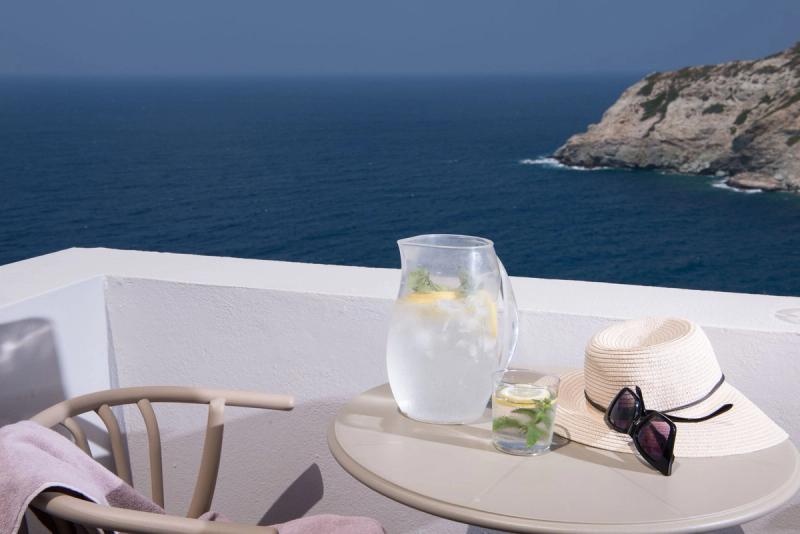 Athina Palace Resort & Spa - Image 2