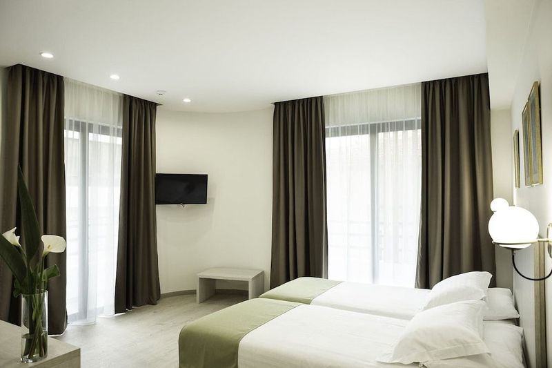 Roseum Boutique Hotel - Image 1