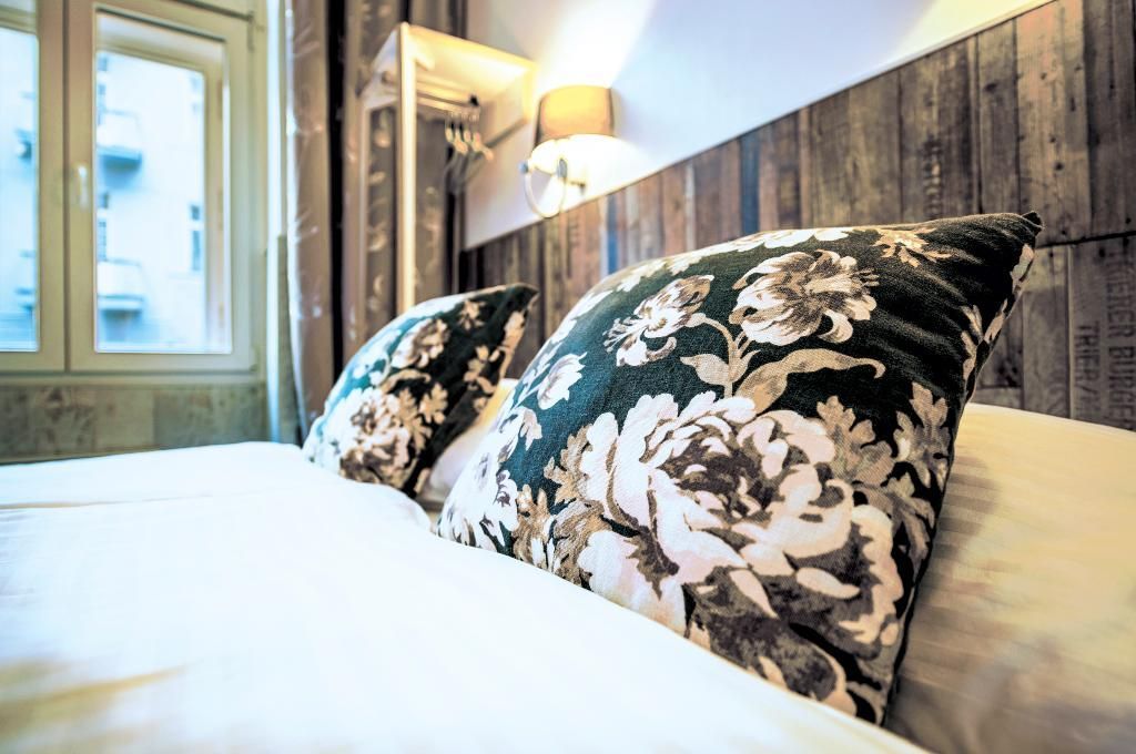 Royal Court Hotel - Image 2