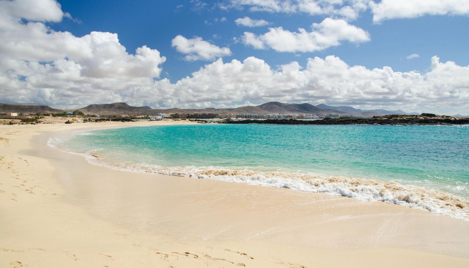 Deilige langstrakte strender i El Cotillo på Fuerteventura