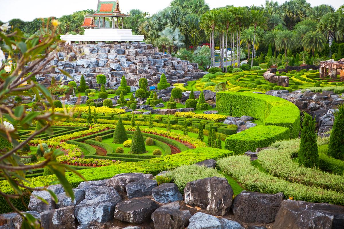Utsikt över den fantastiska Nong Nooch Tropical Botanical Garden i Pattaya, Thailand