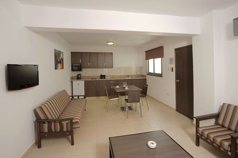 Petrosana Hotel Apts - Image 7