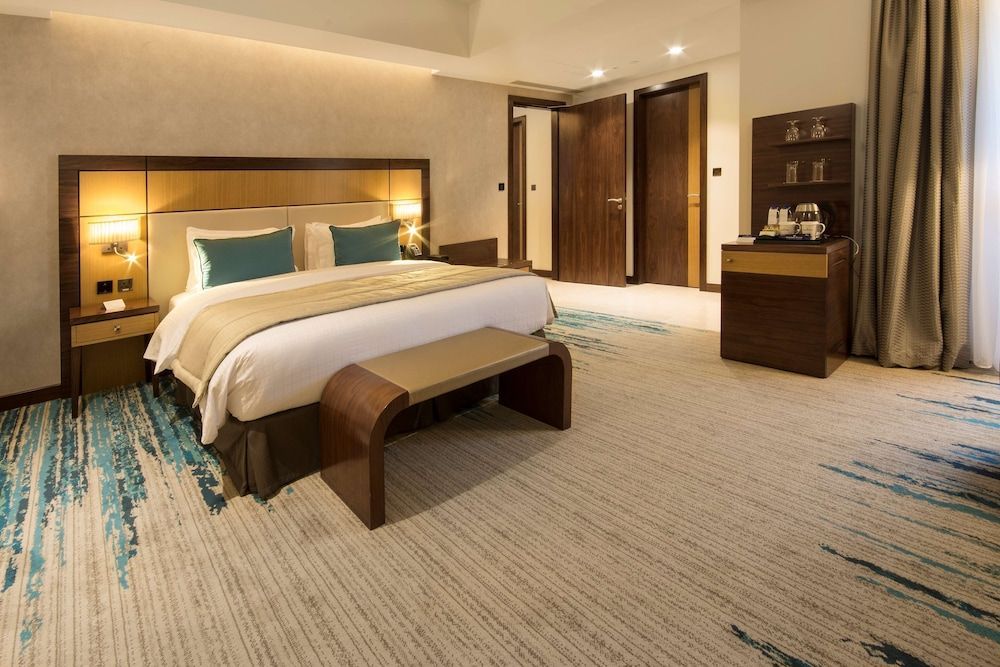 Golden Tulip Media Hotel - Image 4