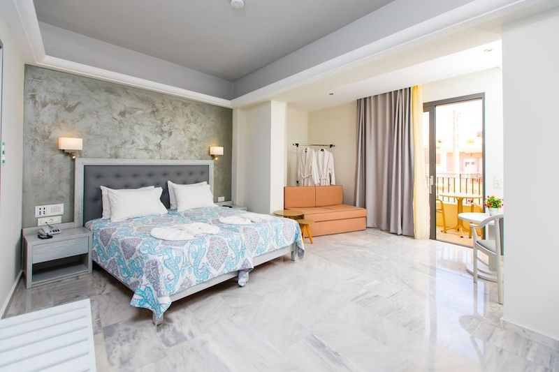 Anita Beach Hotel - Image 2