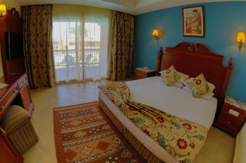 Titanic Palace Hotel - Image 1