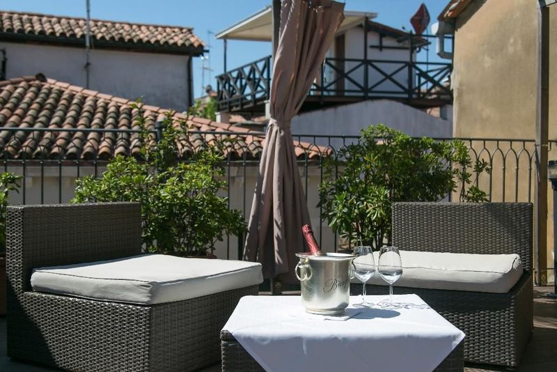 Hotel Pantalon - Image 3