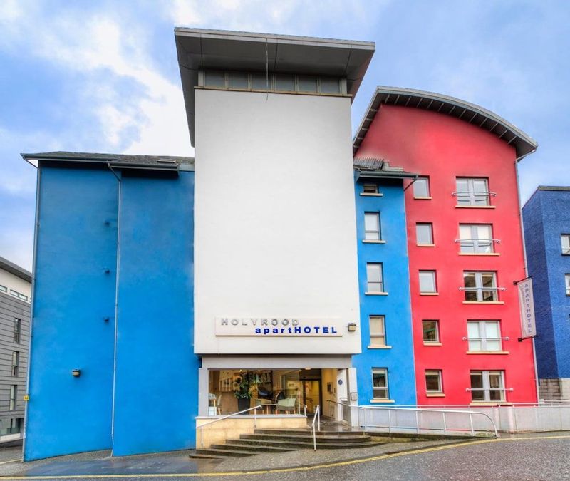 Holyrood Aparthotel - Image 9
