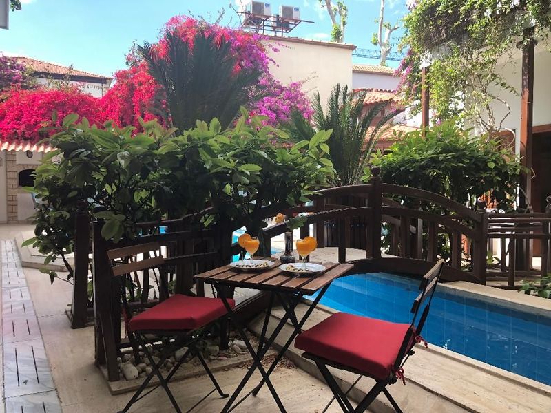 Karyatit Hotel - Image 6