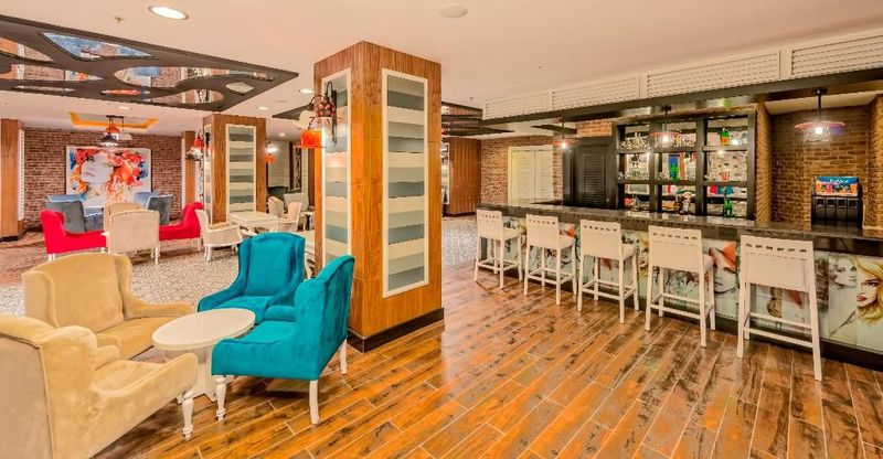 Serenis Hotel - Image 6