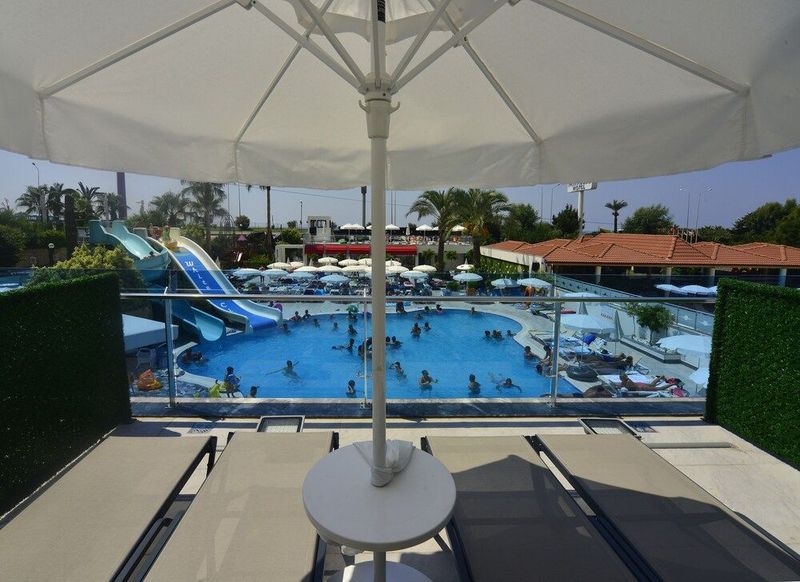 White City Beach Hotel - Image 2