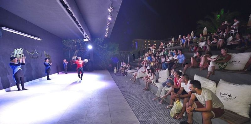 White City Beach Hotel - Image 10