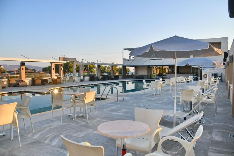 Castro Beach Hotel - Image 4