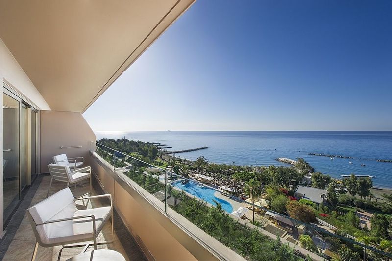 Four Seasons Hotel - Image 2