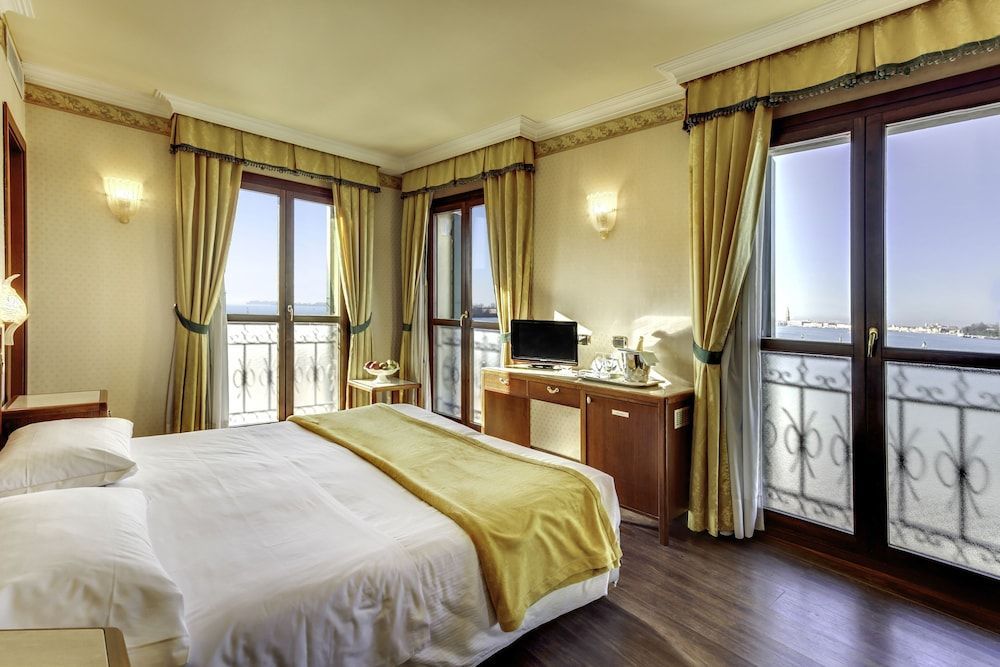 Hotel Panorama - Image 9
