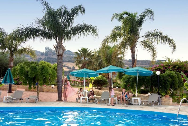 Resol Hotel - Image 10
