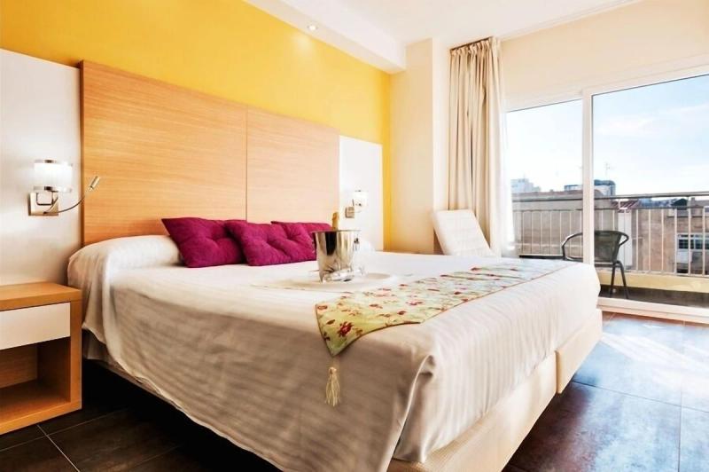 Hotel Fontana Plaza - Image 3