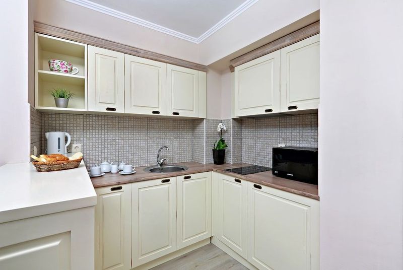White Rock Castle Suite - Image 7
