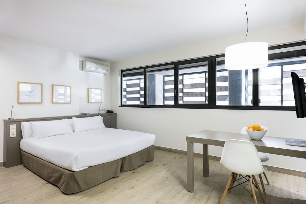 Aparthotel BCN Montjuic - Image 9