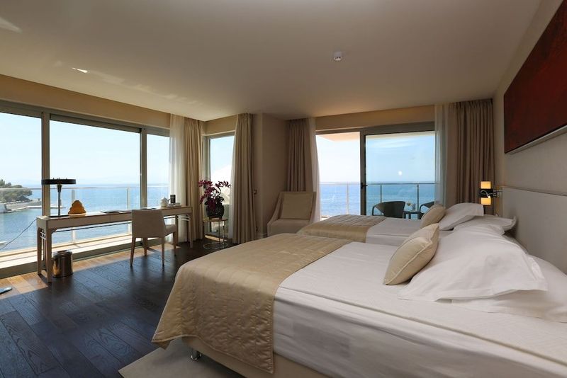 Charisma De Luxe Hotel - Image 3