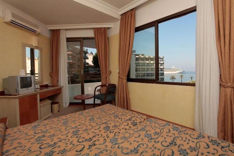 Palm Hotel - Image 5