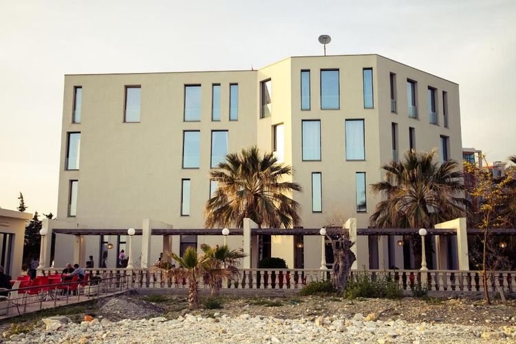 Hotel Bologna ligger nær sjøen og stranden i Vlore, Albania, og tilbyr enkelt og moderne innredede rom.