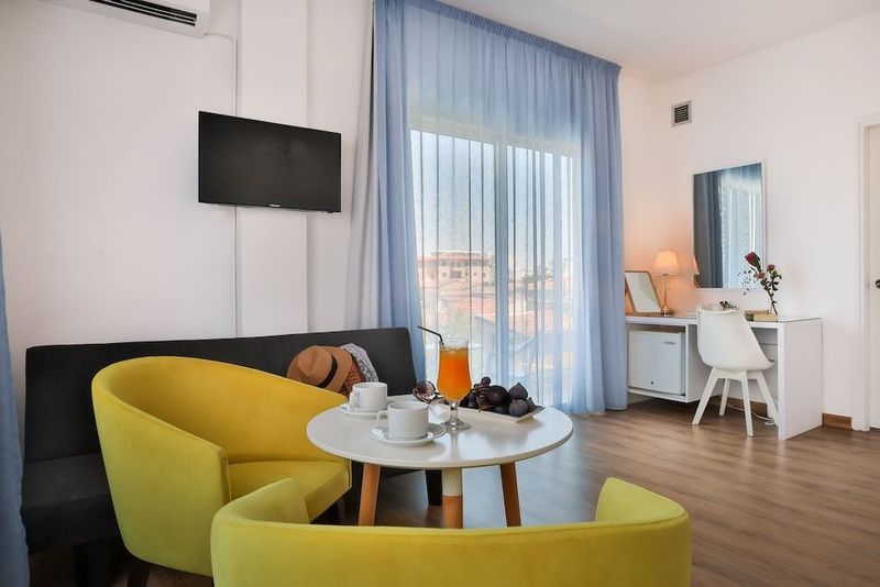 Mikes Kanarium City Hotel - Image 2