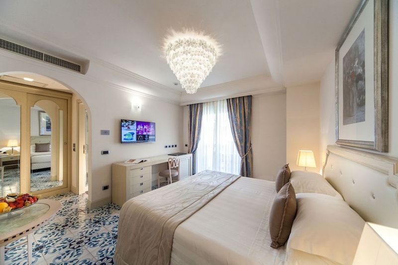 Palace Hotel - Image 5