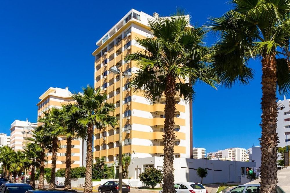 Atismar Beach Hotel - Image 8