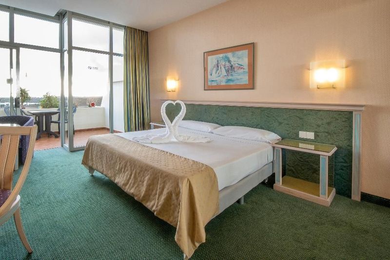 Hotel Beatriz Costa & Spa - Image 2