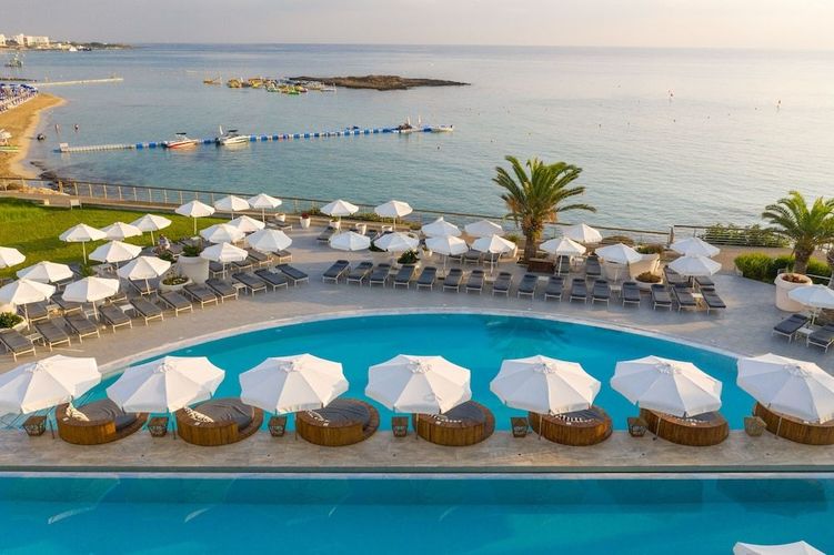 På voksenhotellet The King Jason Protaras kan du nyte ferien med utsikt over havet i Protaras på Kypros. 