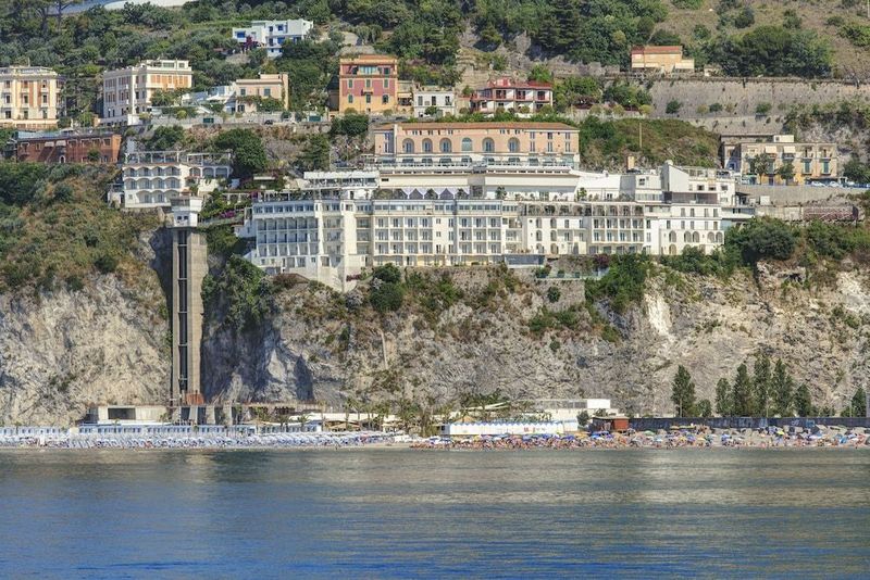 Lloyd's Baia Hotel - Image 9