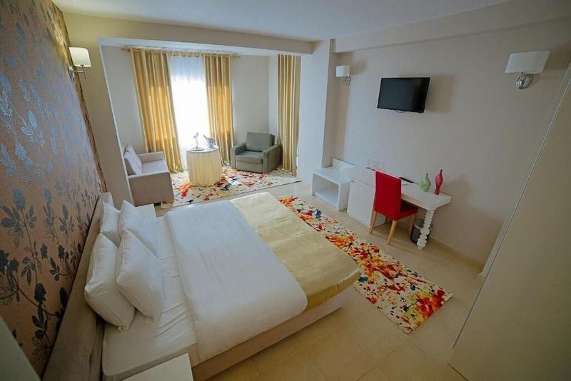 Sun Hotel - Image 9