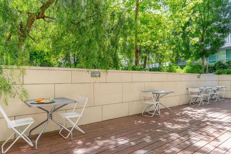 Nyt livet på B&B Hotel Marseille Euromeds terrasse