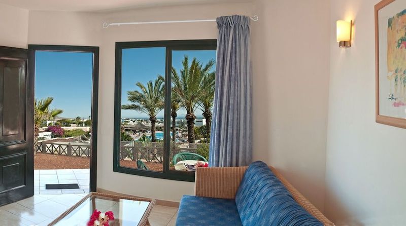 HL Club Playa Blanca Hotel - Image 2