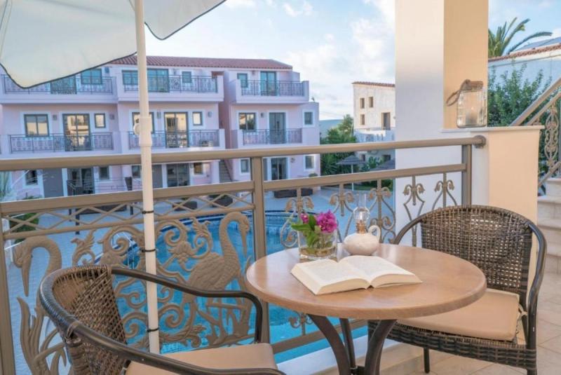Flamingos Hotel - Image 2