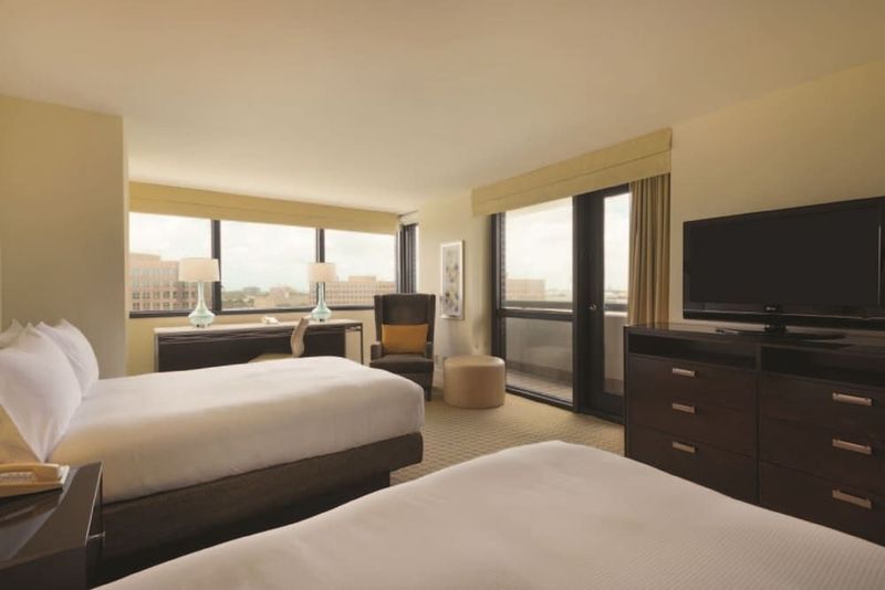 Hilton Miami Airport Blue Lagoon - Image 3