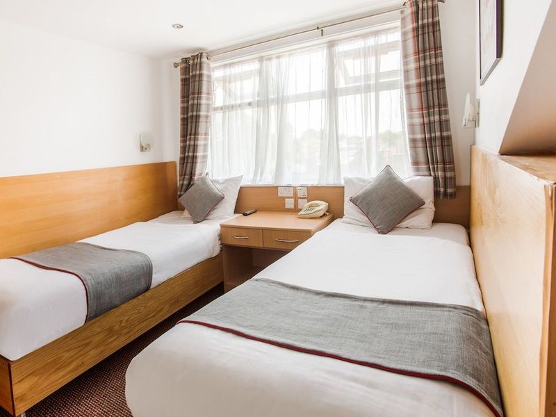 London Guest House - Image 9