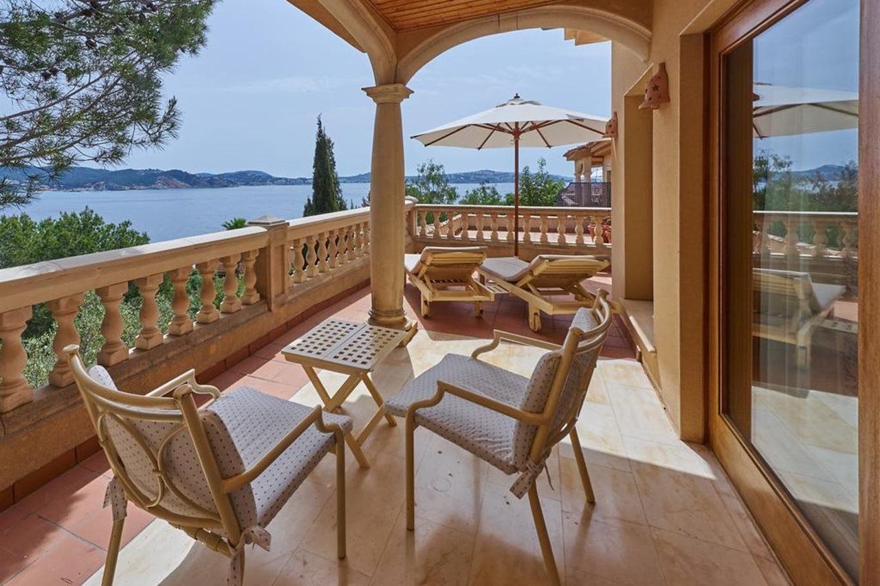 Hotel Petit Cala Fornells - Image 2