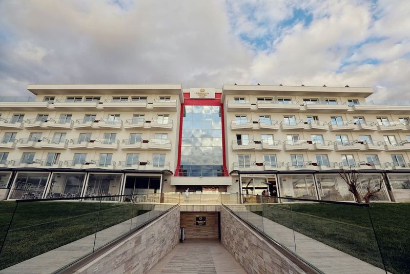 Premium Hotel Beach - Image 2