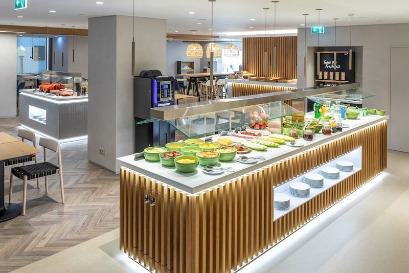 Holiday Inn Lisbon - Image 6