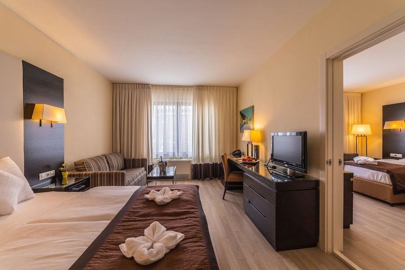 Lion's Garden Hotel Budapest - Image 5