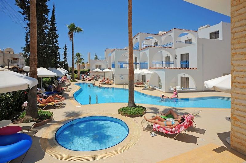 Petrosana Hotel Apts - Image 9