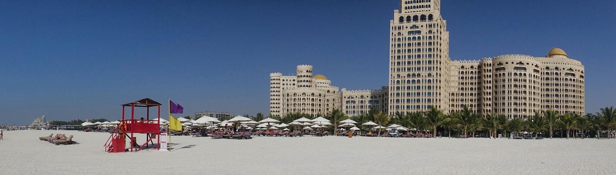 strand billede med højhuse, Ras al Khaimah