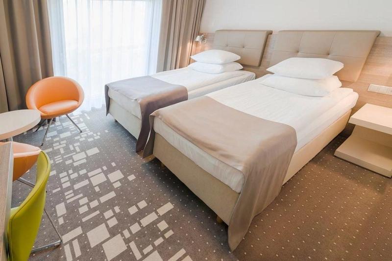 Q Hotel Plus Wroclaw - Image 2