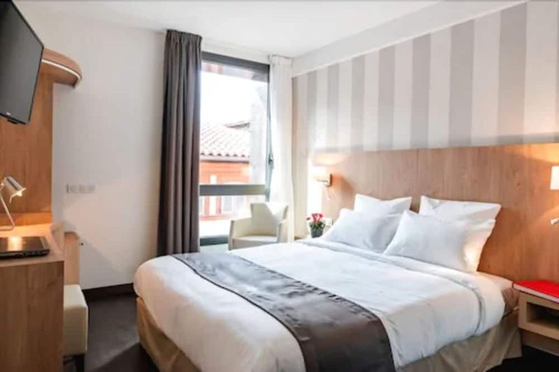 Hotel Le Pere Leon - Image 8