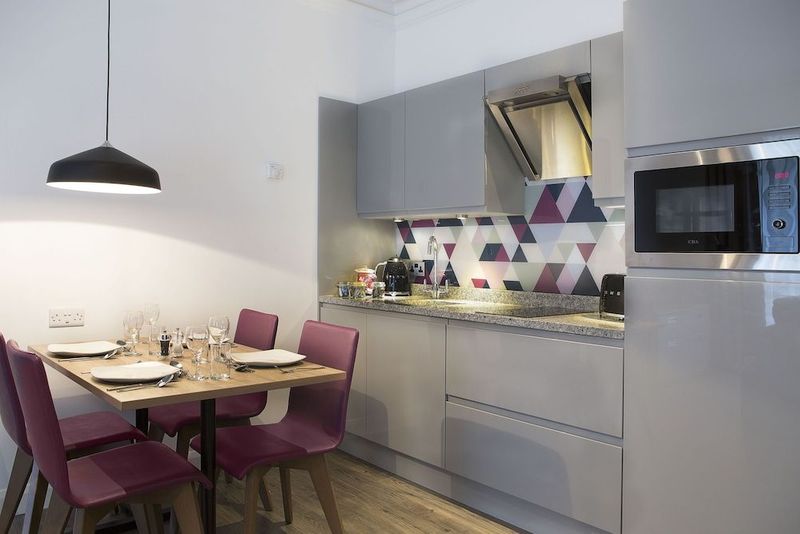 Cityroomz Edinburgh - Image 4